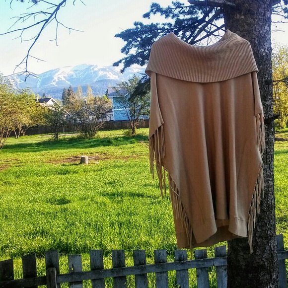 Michael Kors Sweaters - Michael Kors Sweater/Shawl